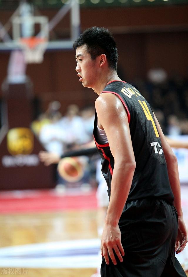 爱游戏官方登录入口-CBA球员技艺精湛，为球迷奉献惊艳表现.的简单介绍