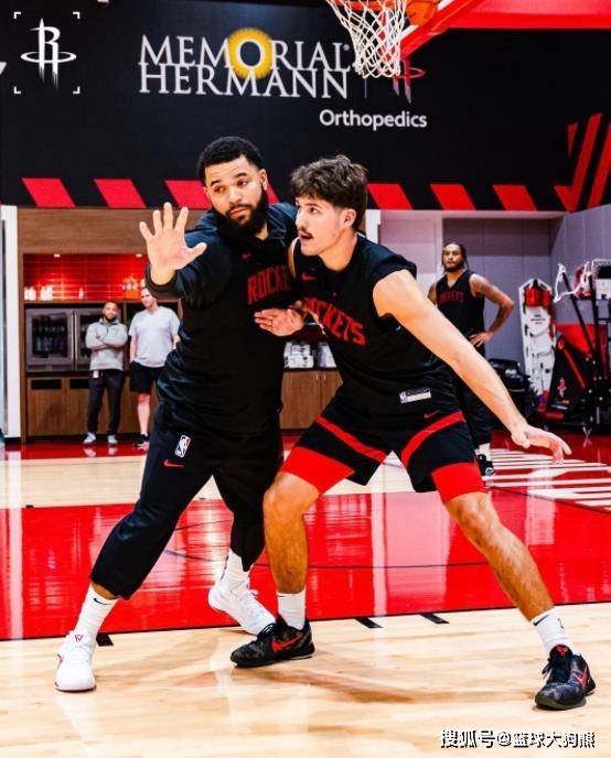 球场上的双面人,火箭变阵后创造新纪录的简单介绍 球场上的双面人,火箭变阵后创造新纪录的简单介绍