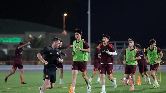 某队成功实现逆袭,战胜了实力强劲的对手 某队成功实现逆袭,战胜了实力强劲的对手