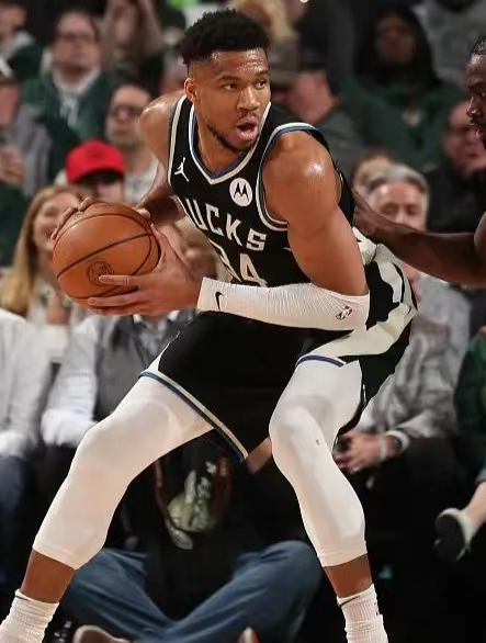 爱游戏官网-关于雄鹿队球员因伤退出季前赛，恐影响新赛季表现的信息