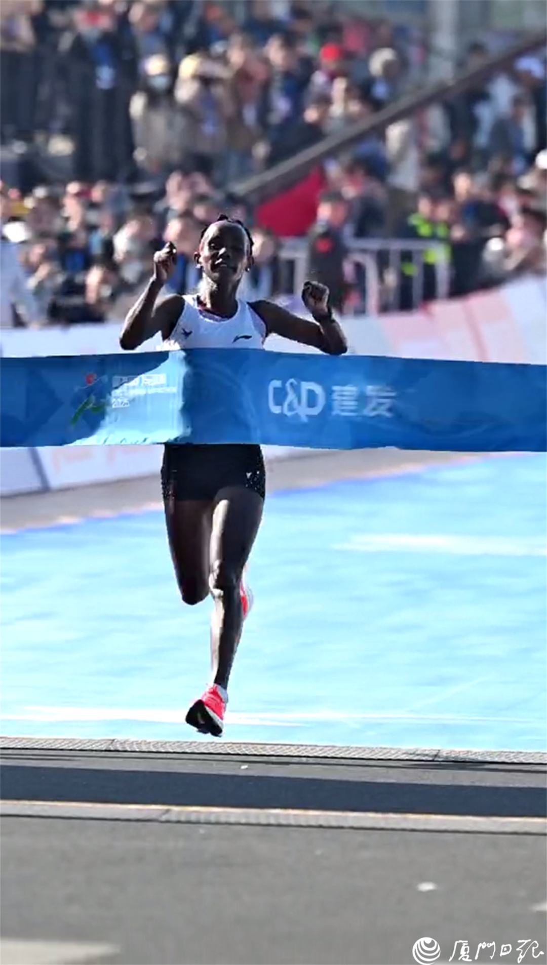 爱游戏app下载-女子田径赛场上惊现黑马，冲击金牌热门