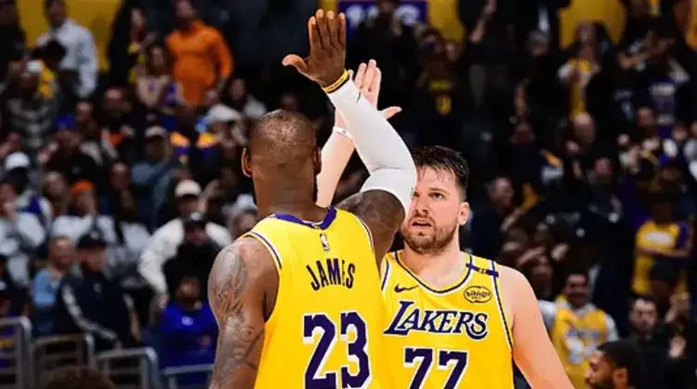 爱游戏app下载-关于费拉拉球员禁区内抢点得手，帮助球队锁定胜局的信息