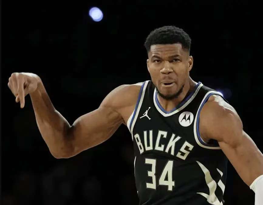 雄鹿客场大胜尼克斯,豪取七连胜 雄鹿客场大胜尼克斯,豪取七连胜