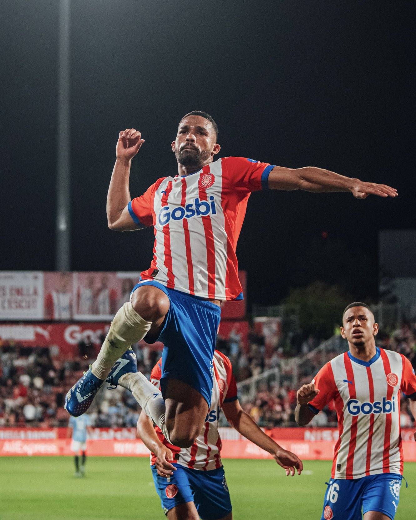 包含阿拉维斯主场战平赫塔菲,双方均难分胜负的词条 包含阿拉维斯主场战平赫塔菲,双方均难分胜负的词条