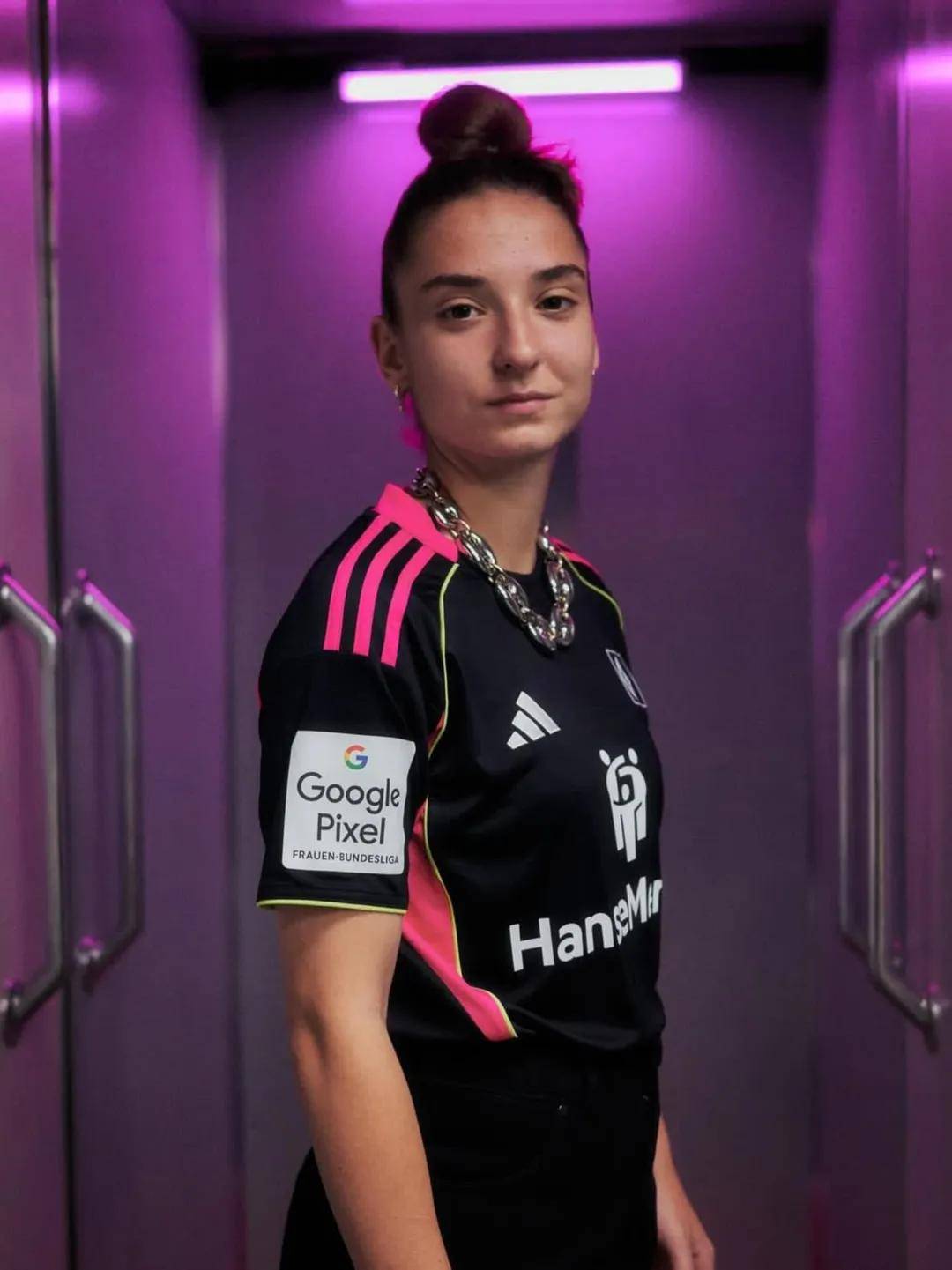 关于汉堡队球员兢兢业业,逐渐发挥重要作用的信息 关于汉堡队球员兢兢业业,逐渐发挥重要作用的信息