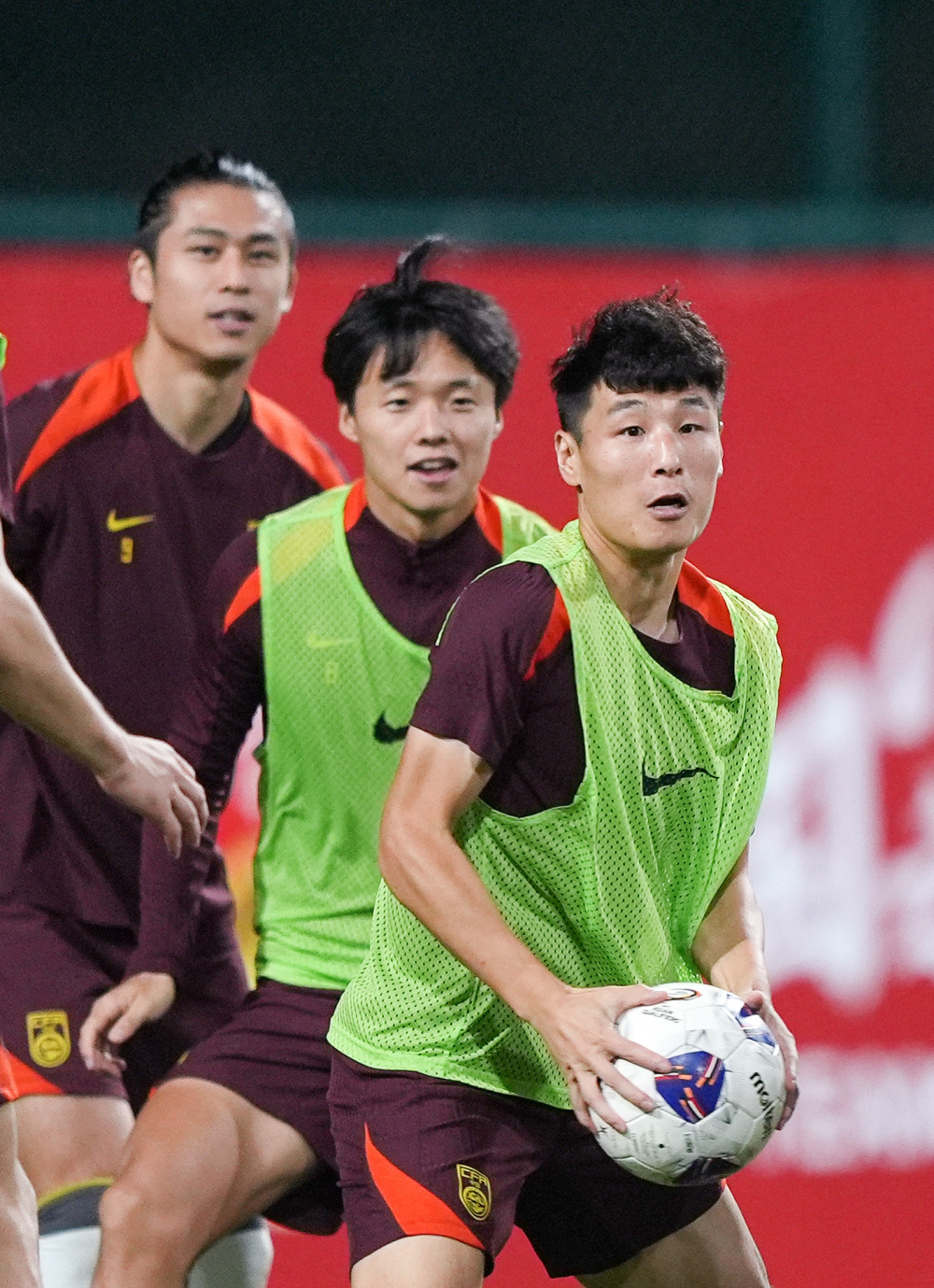 爱游戏官方入口-国内著名足球盛事引人瞩目，球员备战气势如虹的简单介绍