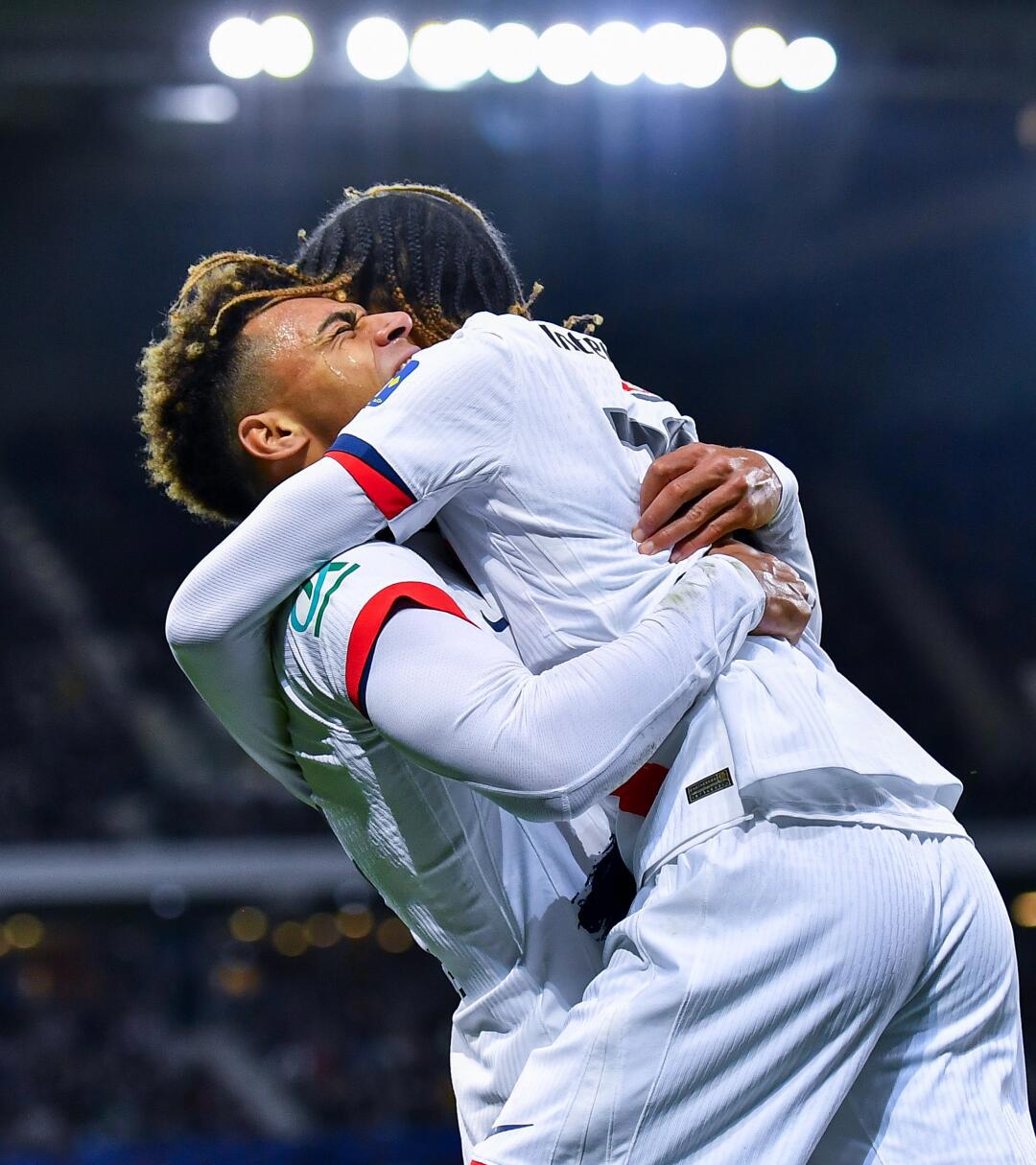 法国国家队球员在友谊赛中大获全胜 法国国家队球员在友谊赛中大获全胜