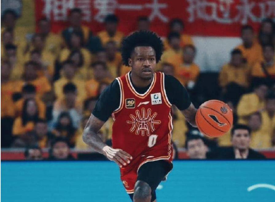 爱游戏-关于外援球员表现抢眼，引发话题讨论的信息