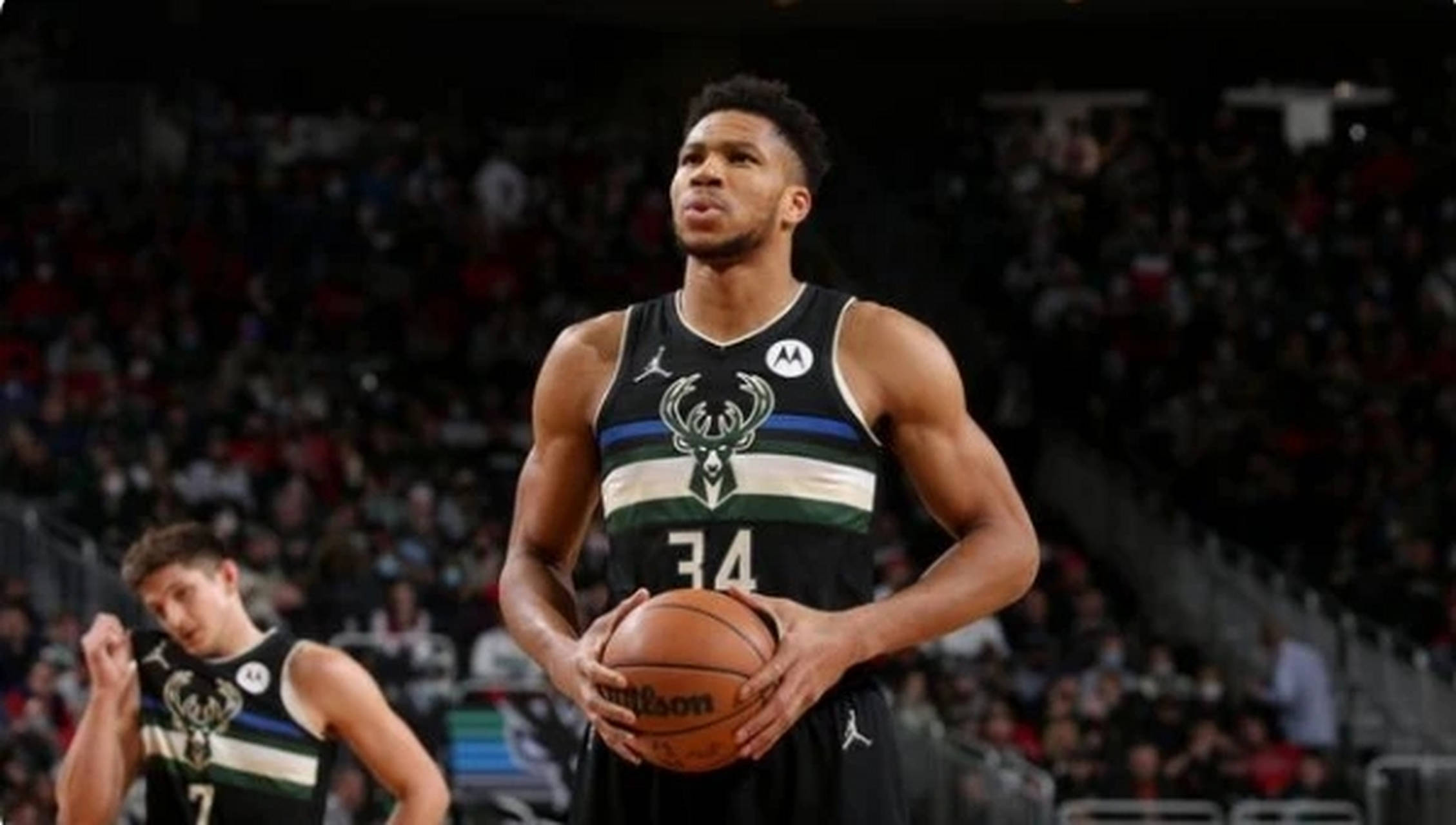 爱游戏中国官网-篮网稳守主场，防守大战战胜雄鹿稳居前列