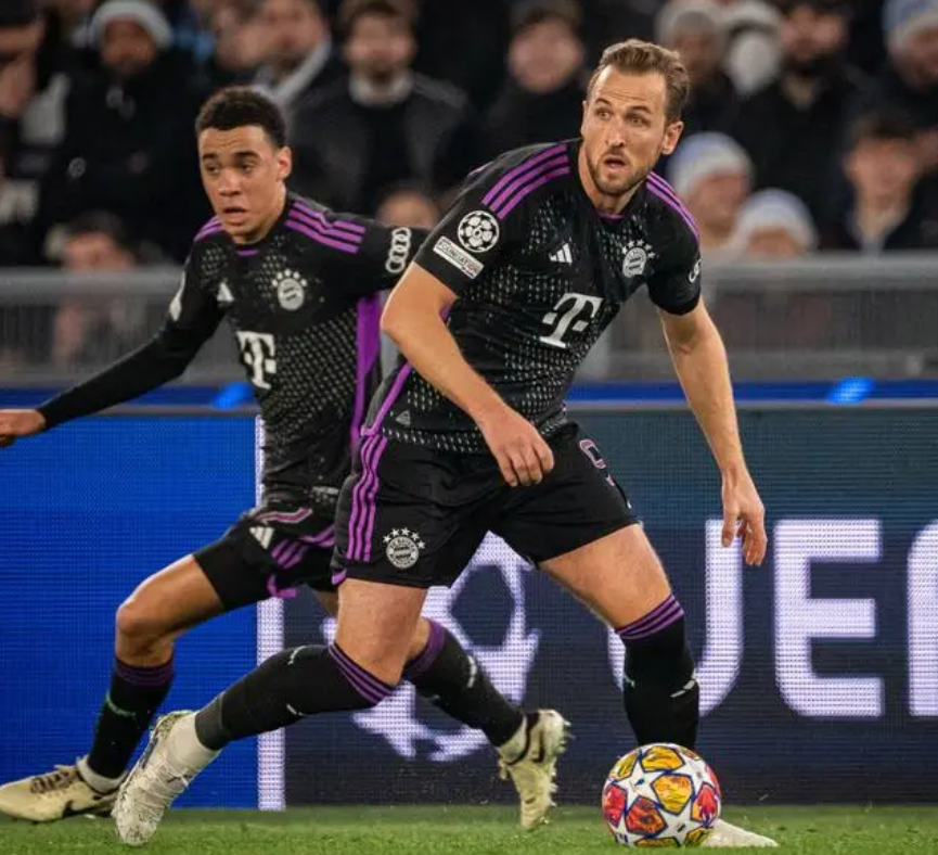 包含拜仁慕尼黑坚挺阵型，力保欧冠前进的词条