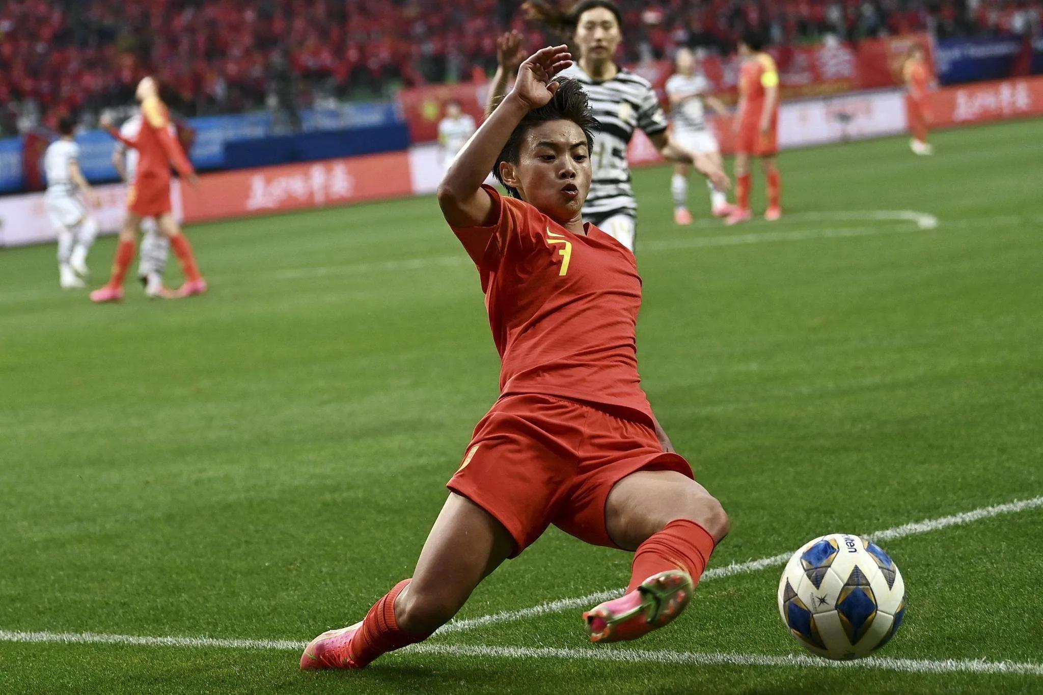 关于荷兰女足球员再创佳绩，国际赛事斩获冠军的信息