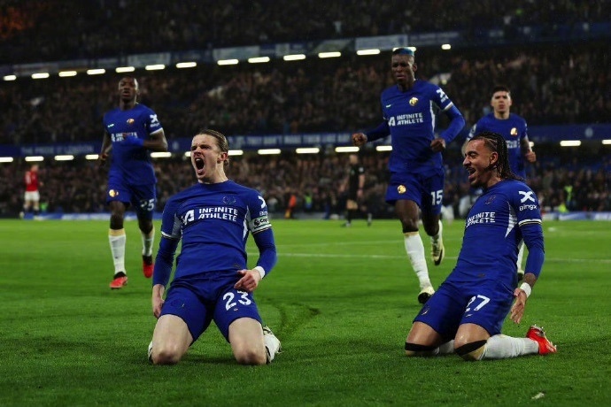 爱游戏官网网页版入口-切尔西主场压哨绝平，西班牙中场梅开二次的简单介绍