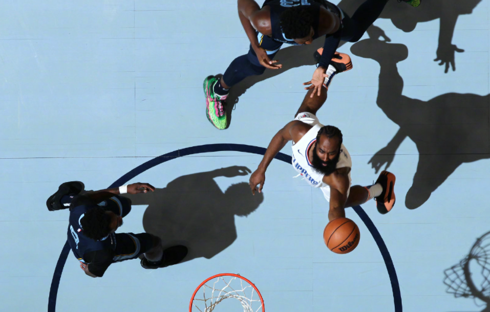 维罗纳队奋勇作战,豪取三分 维罗纳队奋勇作战,豪取三分