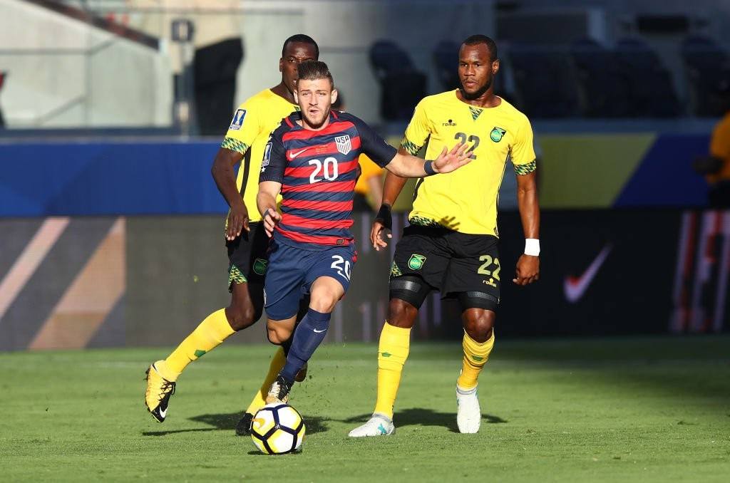 爱游戏网页版-塞内加尔队与科特迪瓦队在友谊赛上交锋