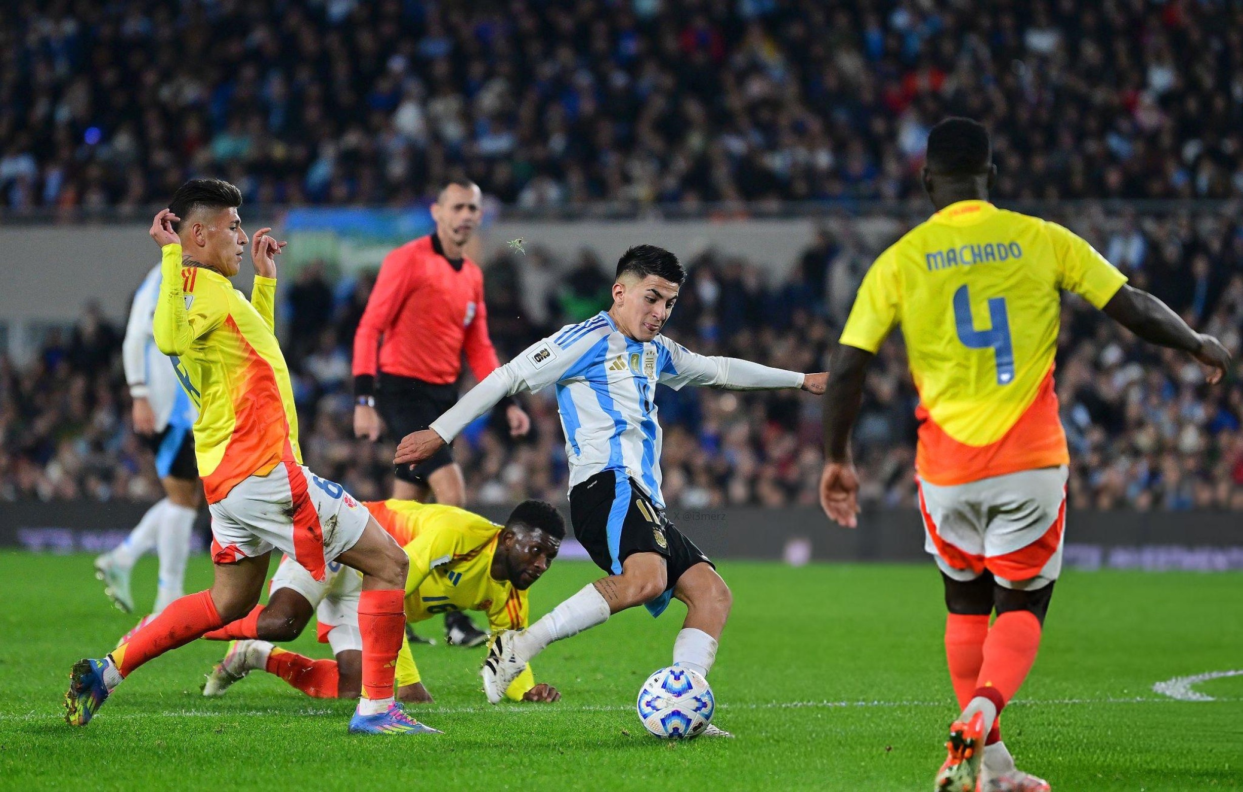 哥伦比亚队实力抢眼,轻松晋级四强的简单介绍 哥伦比亚队实力抢眼,轻松晋级四强的简单介绍