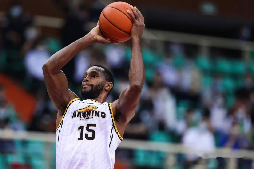 关于逆风翻盘，实力强劲对手紧追的信息