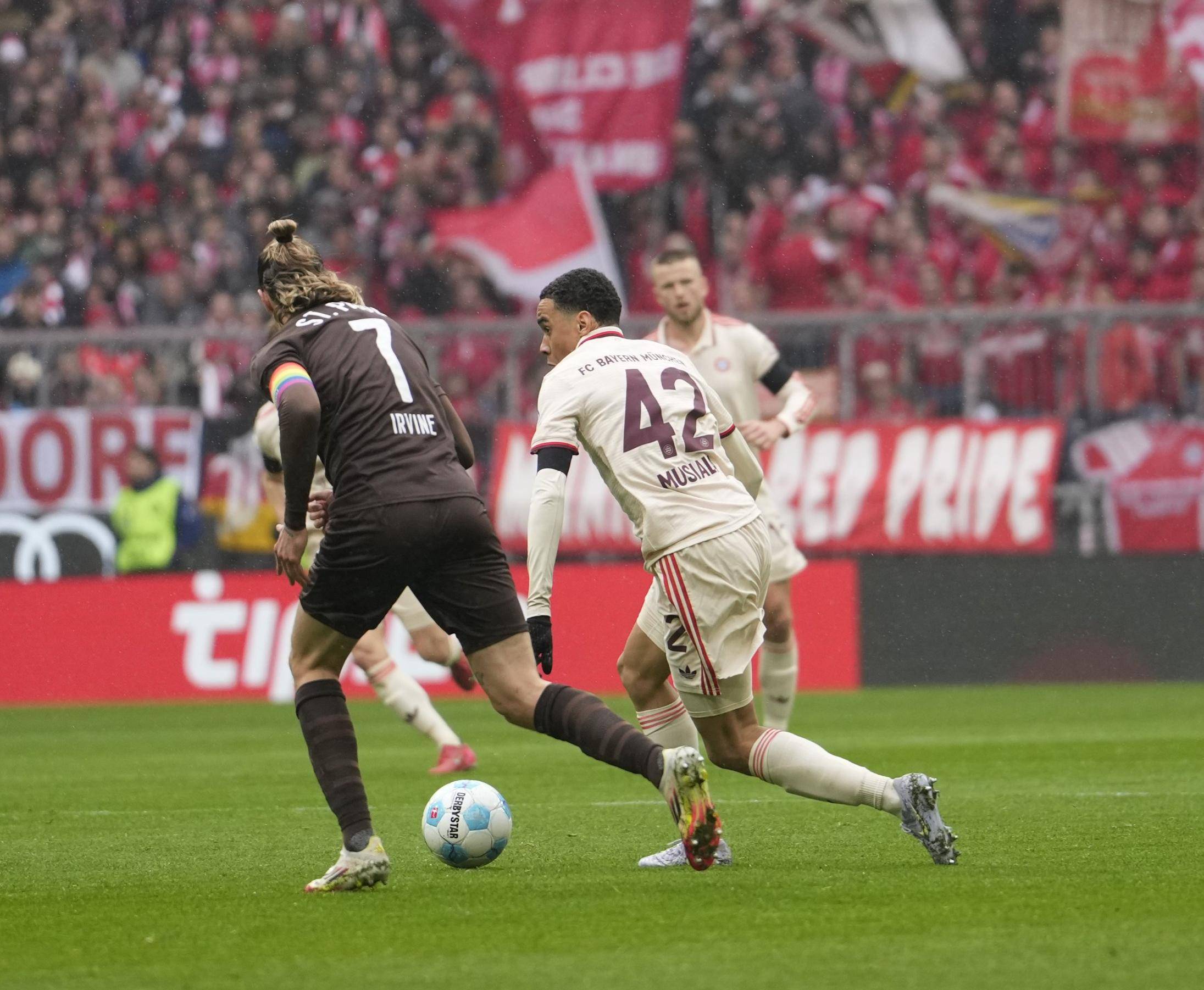 关于雷恩纳客场险胜，门将连续扑出精彩射手点球的信息