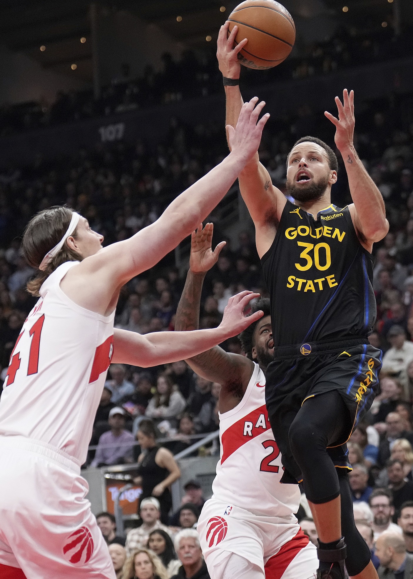 爱游戏入口-猛龙队战胜对手，助力晋级季后赛